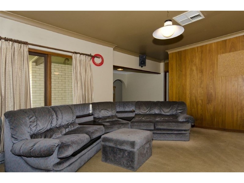 27 Wakefield Avenue, Morphett Vale SA 5162