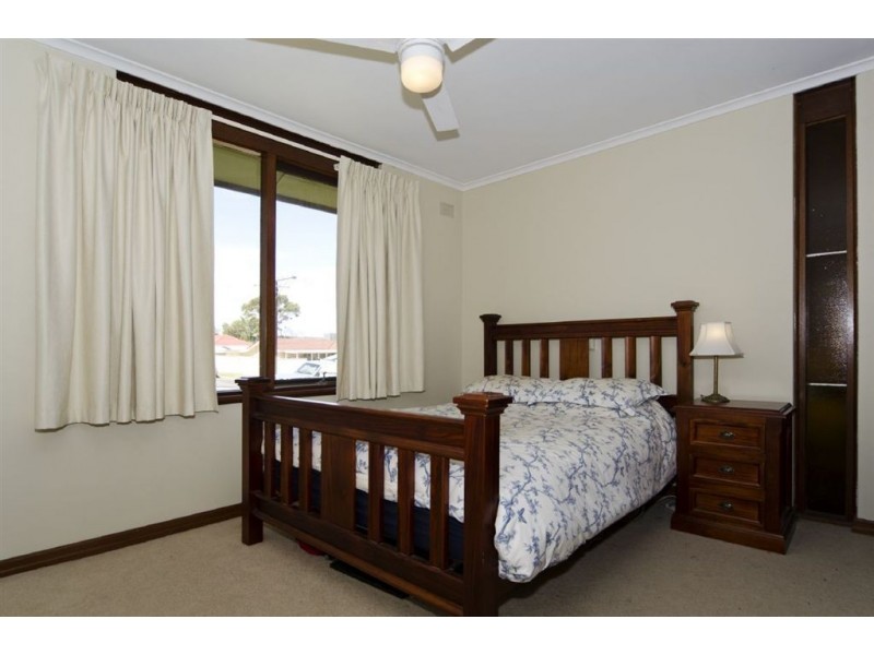 27 Wakefield Avenue, Morphett Vale SA 5162