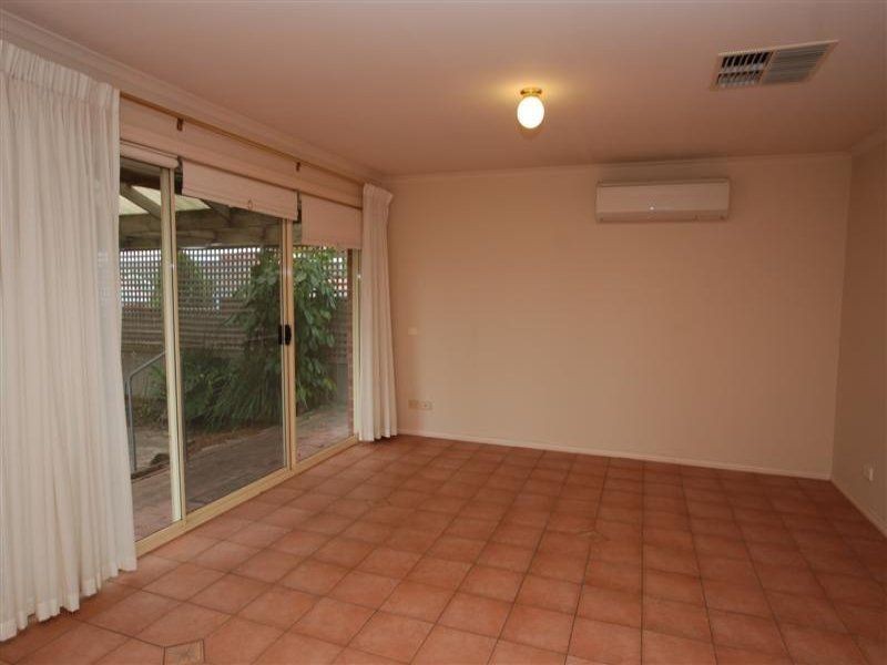 10 Dorrien Avenue, Woodcroft SA 5162