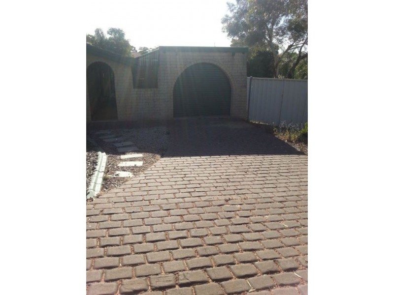 4 Falcon Court, Hallett Cove SA 5158