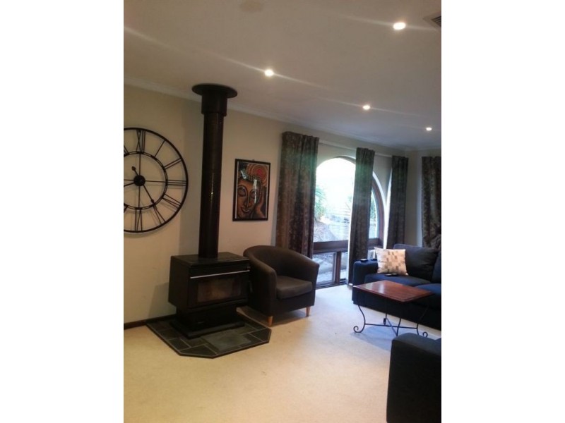 4 Falcon Court, Hallett Cove SA 5158