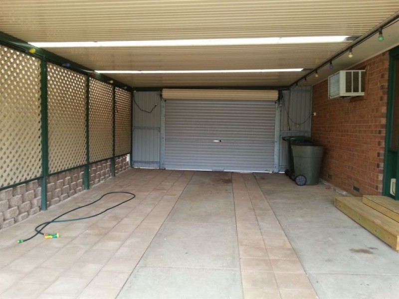16 Vilna Crescent, Hackham West SA 5163