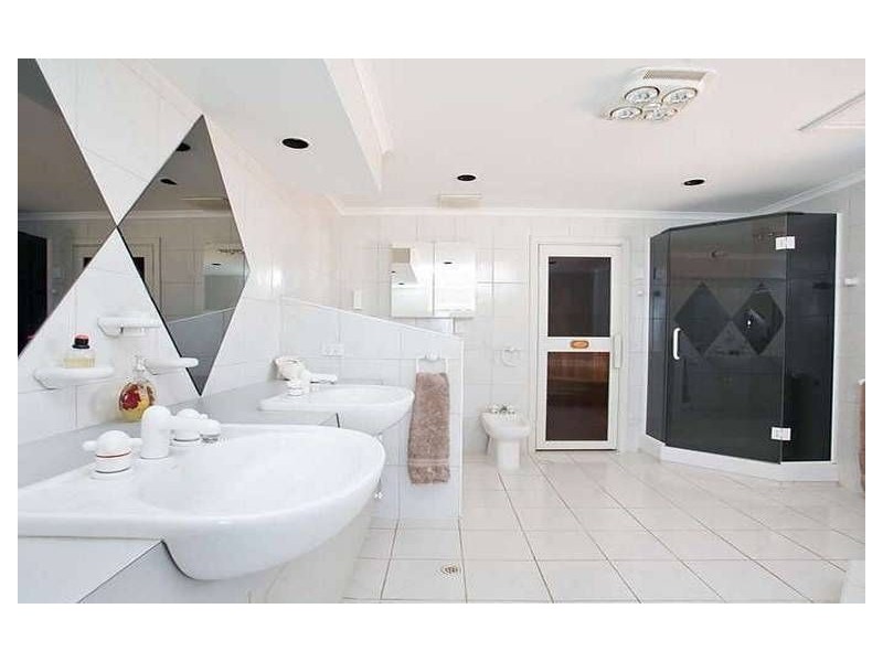 7 Grand Central Avenue, Hallett Cove SA 5158