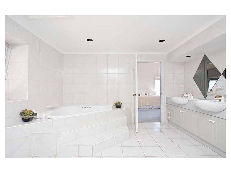 7 Grand Central Avenue, Hallett Cove SA 5158