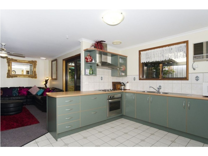2 Bounty Street, Moana SA 5169