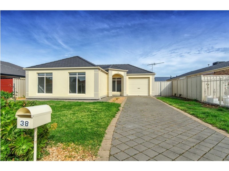 38 Barracoota Crescent, Aldinga Beach SA 5173