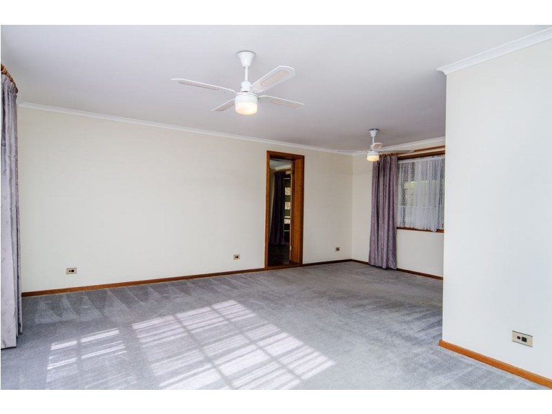 10 Frenshams Drive, Woodcroft SA 5162