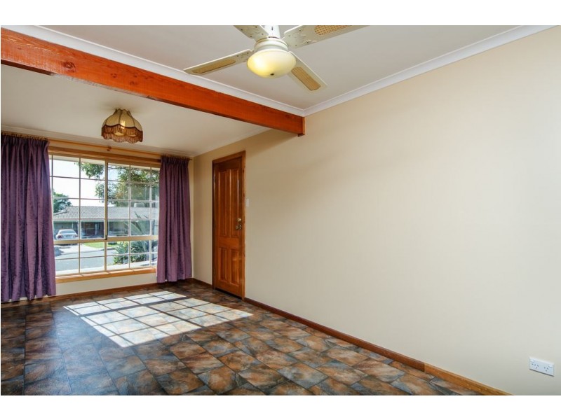 10 Frenshams Drive, Woodcroft SA 5162