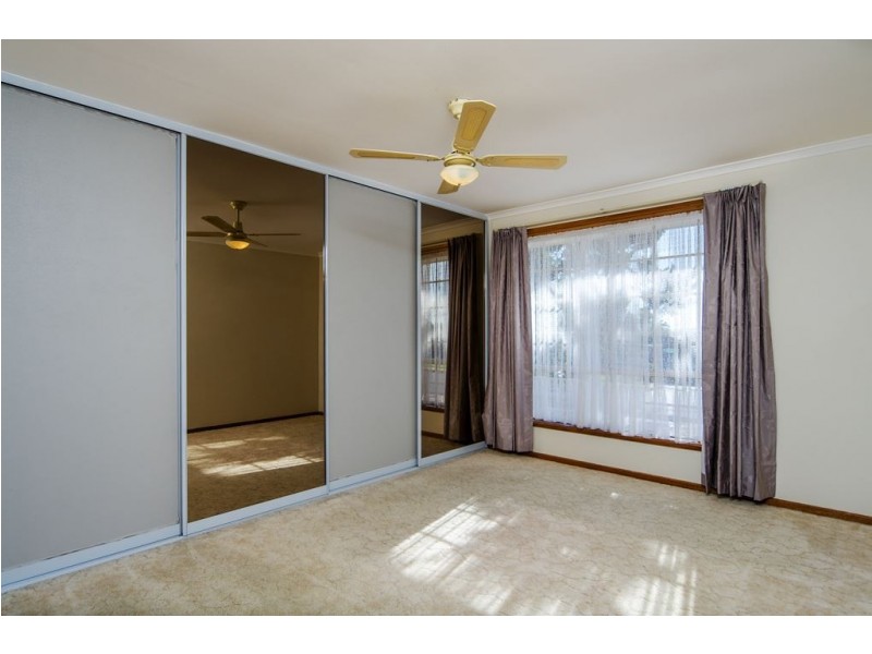 10 Frenshams Drive, Woodcroft SA 5162