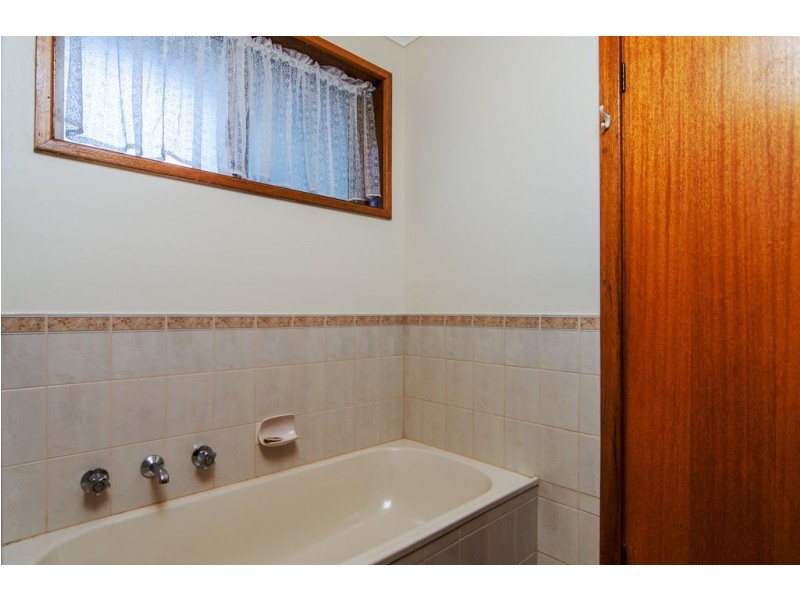 10 Frenshams Drive, Woodcroft SA 5162