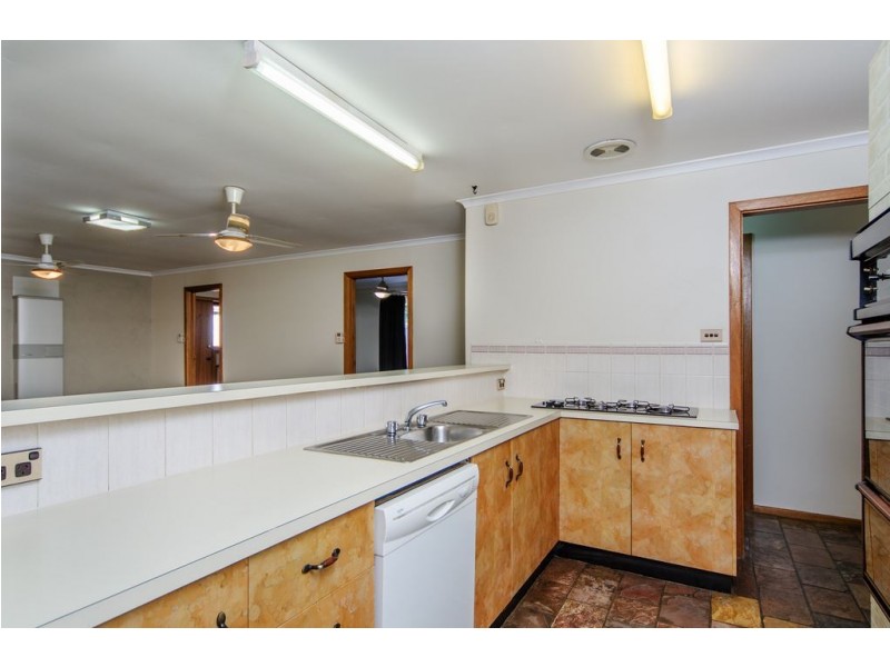 10 Frenshams Drive, Woodcroft SA 5162