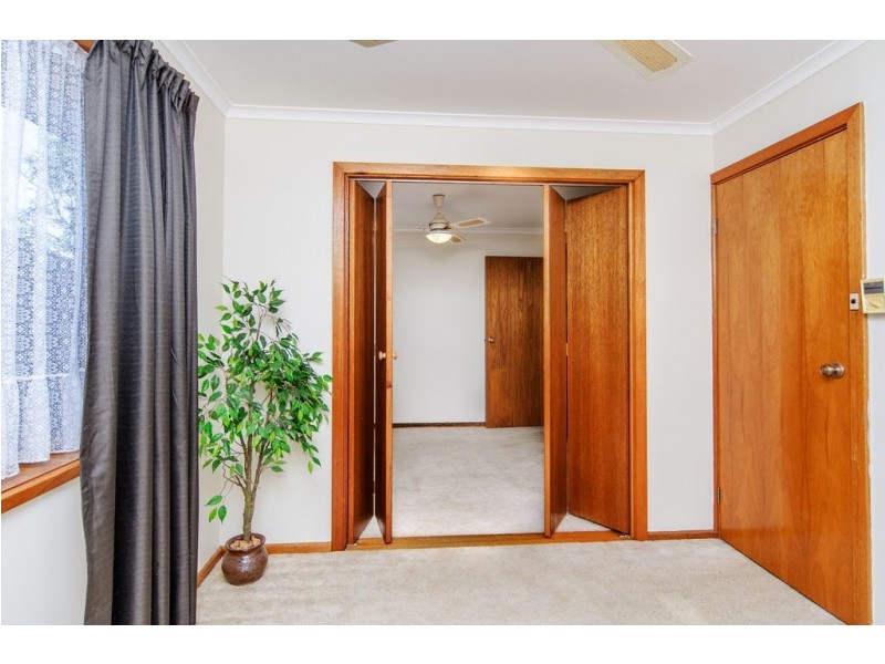 10 Frenshams Drive, Woodcroft SA 5162