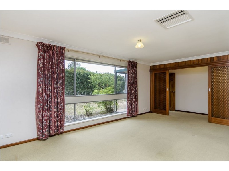 13 Lynlee Crescent, Huntfield Heights SA 5163