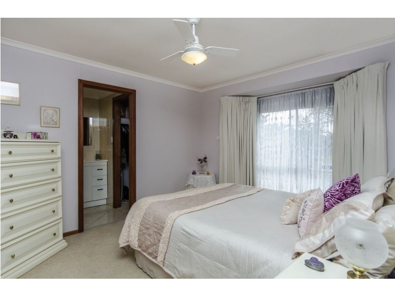 15 Derek Crescent, Morphett Vale SA 5162