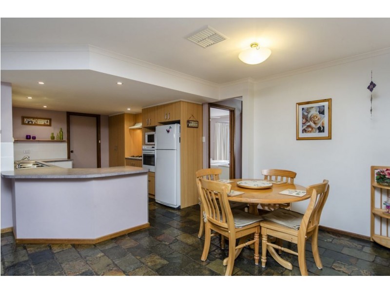 15 Derek Crescent, Morphett Vale SA 5162