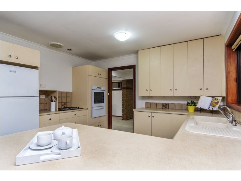 30 Coorabie Cres, Hallett Cove SA 5158