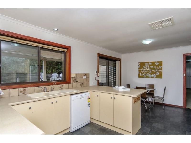 30 Coorabie Cres, Hallett Cove SA 5158