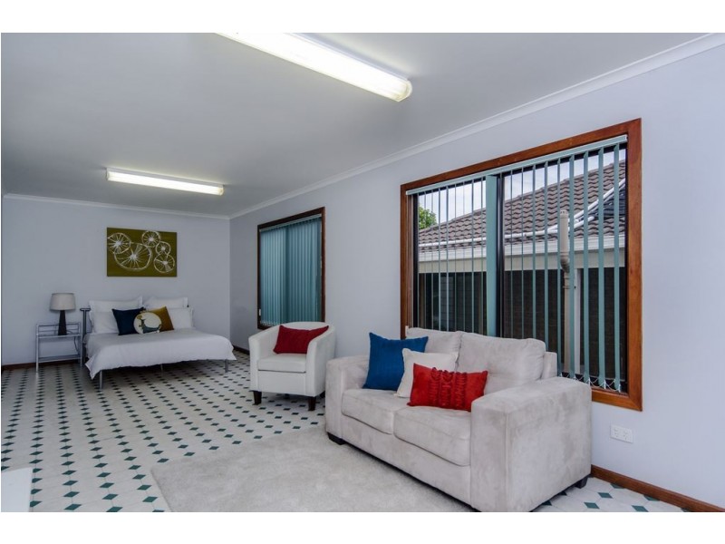 30 Coorabie Cres, Hallett Cove SA 5158