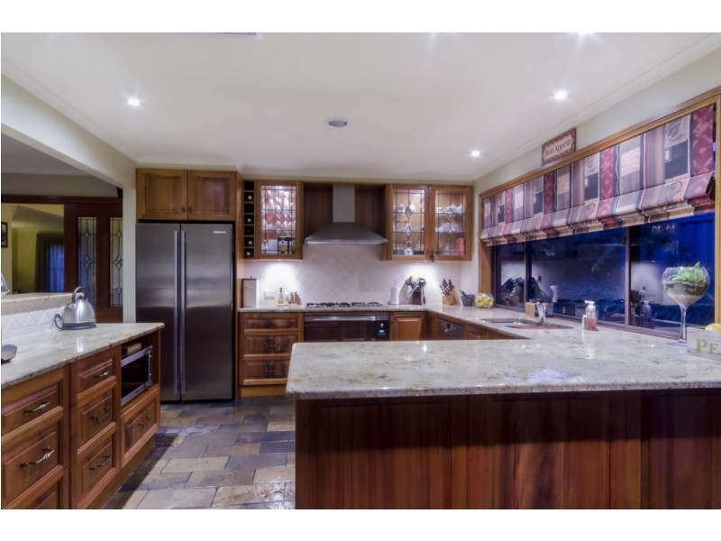 2 Devonshire Cres, Old Reynella SA 5161