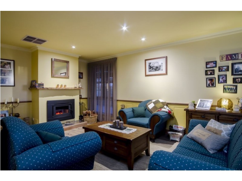 2 Devonshire Cres, Old Reynella SA 5161