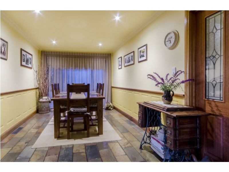 2 Devonshire Cres, Old Reynella SA 5161