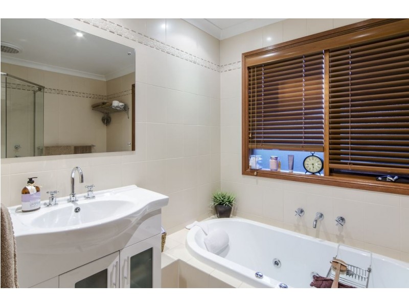 2 Devonshire Cres, Old Reynella SA 5161