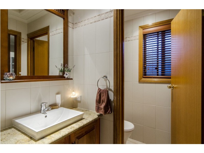 2 Devonshire Cres, Old Reynella SA 5161