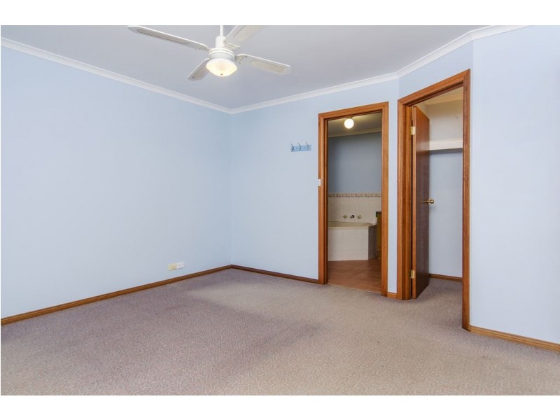 5 Clive Street, Morphett Vale SA 5162