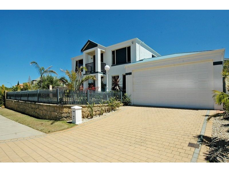 7 Rochester Drive, Mindarie WA 6030
