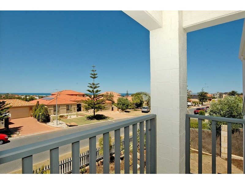 7 Rochester Drive, Mindarie WA 6030