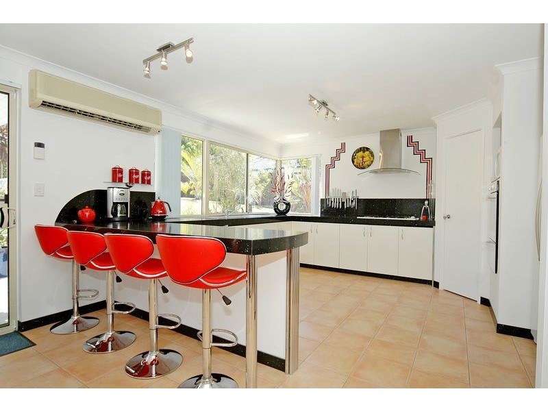 7 Rochester Drive, Mindarie WA 6030