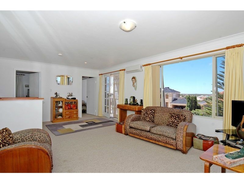 7 Rochester Drive, Mindarie WA 6030