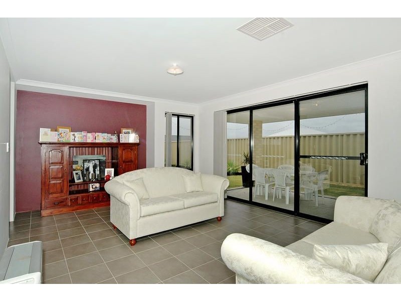 4 Costelloe Gardens, Butler WA 6036