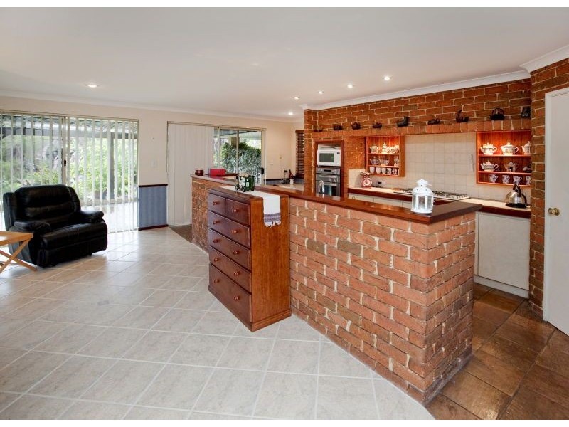 115 Via Vista Drive, Mariginiup WA 6065