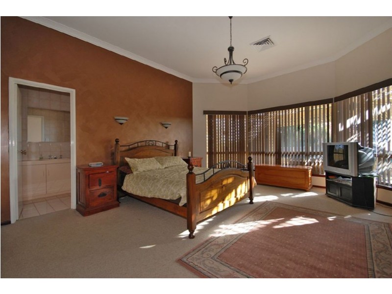 5 Green Close, Connolly WA 6027