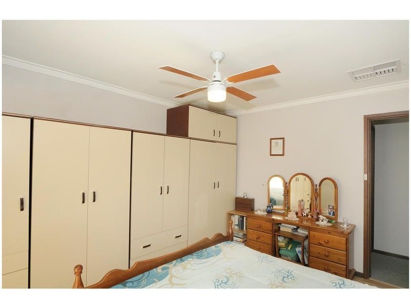 8 Galliers Avenue, Armadale WA 6112