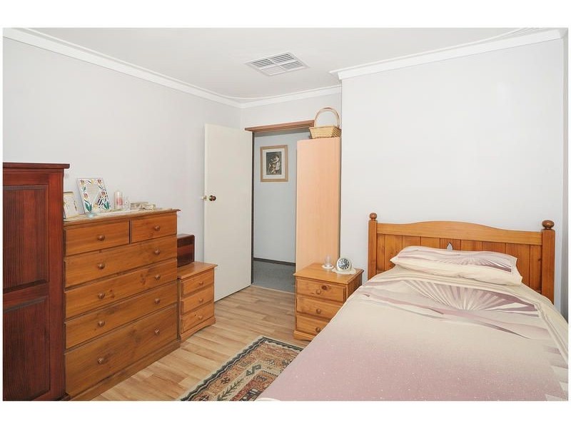 8 Galliers Avenue, Armadale WA 6112