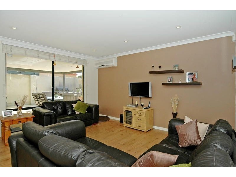 7 Orwell Way, Butler WA 6036