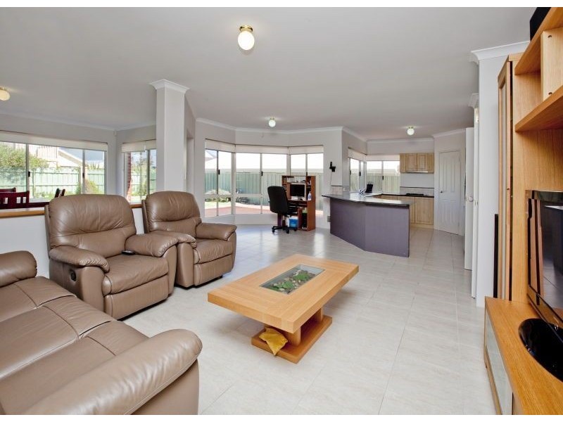 56 Dartmouth Circle, Quinns Rocks WA 6030