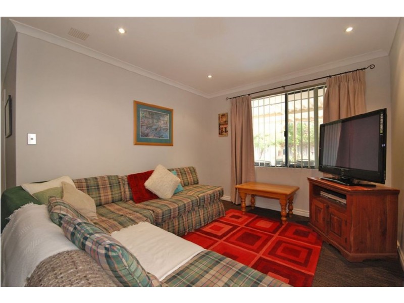 35 Frond Circuit, Banksia Grove WA 6031