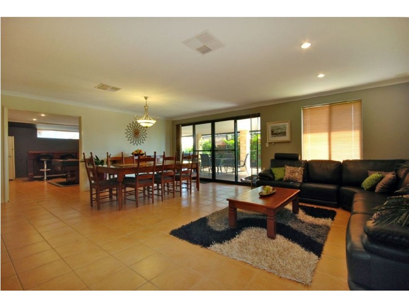 18 Meringa Crescent, Quinns Rocks WA 6030