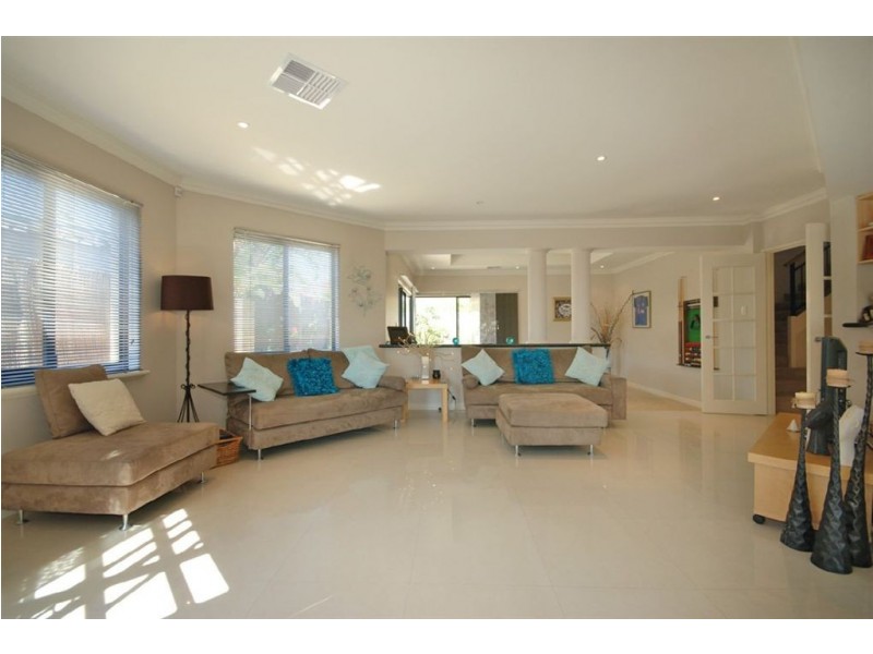 25 Trieste Court, Mindarie WA 6030