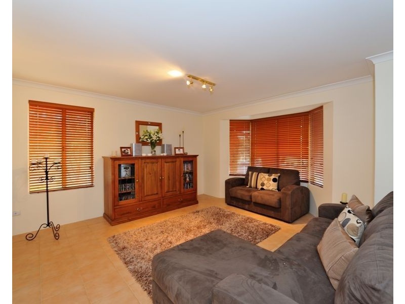 7 Cumberland Way, Beldon WA 6027