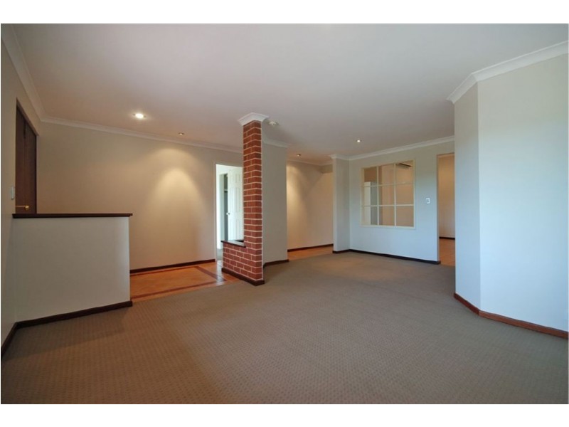 3 Crosshill Green, Kinross WA 6028