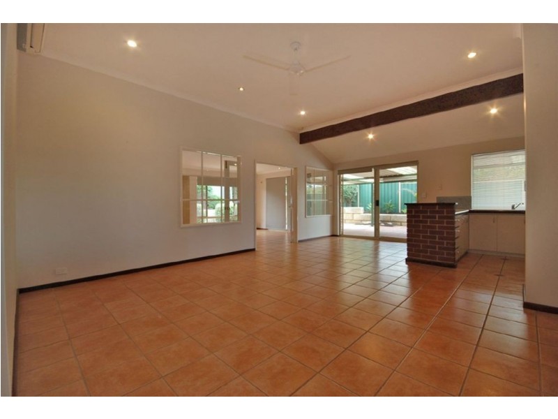 3 Crosshill Green, Kinross WA 6028