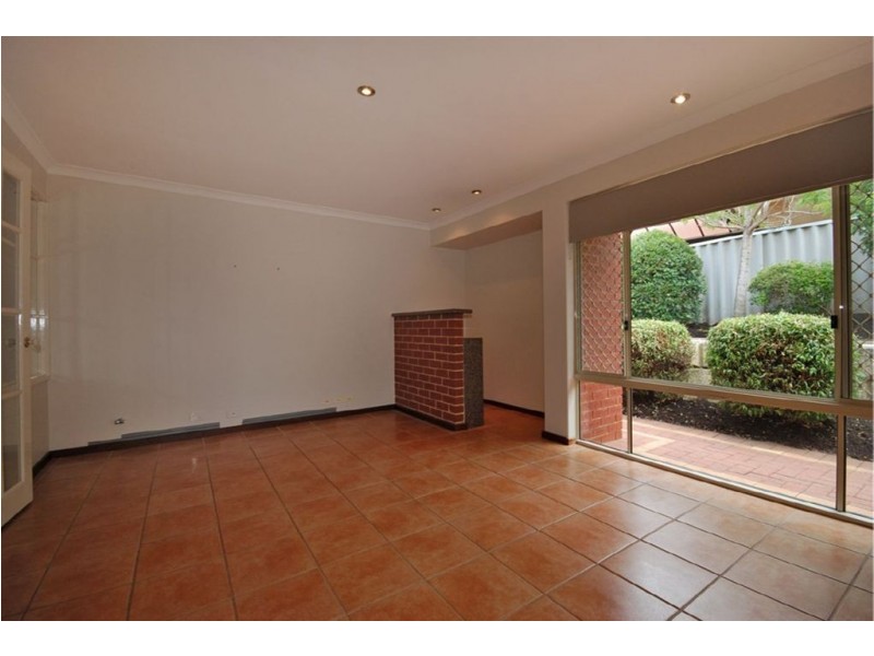 3 Crosshill Green, Kinross WA 6028