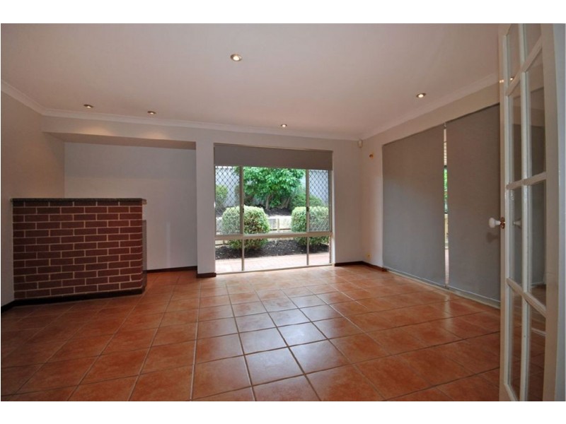 3 Crosshill Green, Kinross WA 6028