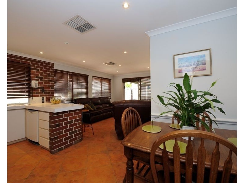 6 Eastleigh Loop, Currambine WA 6028