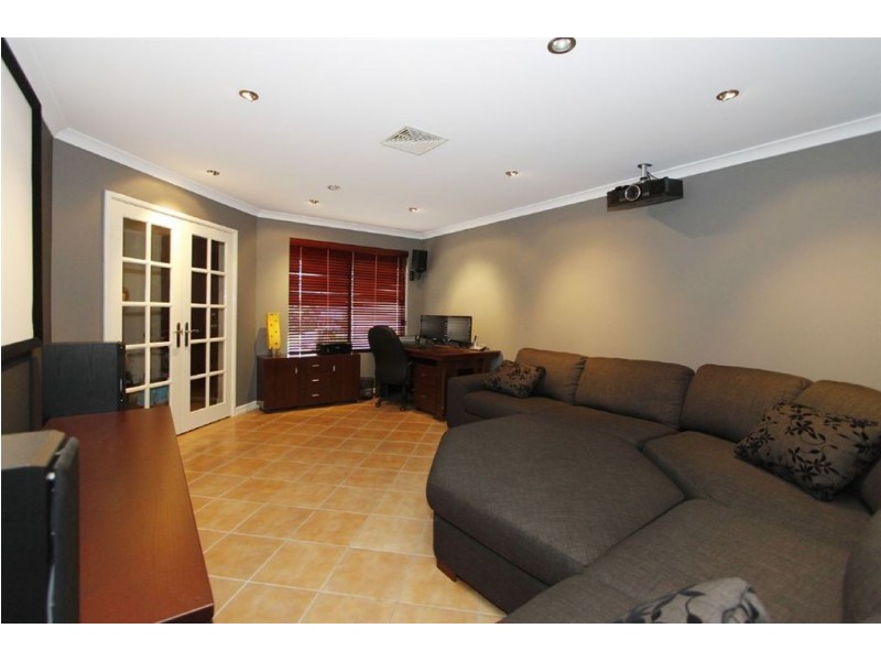 10 Mintaro Parade, Quinns Rocks WA 6030