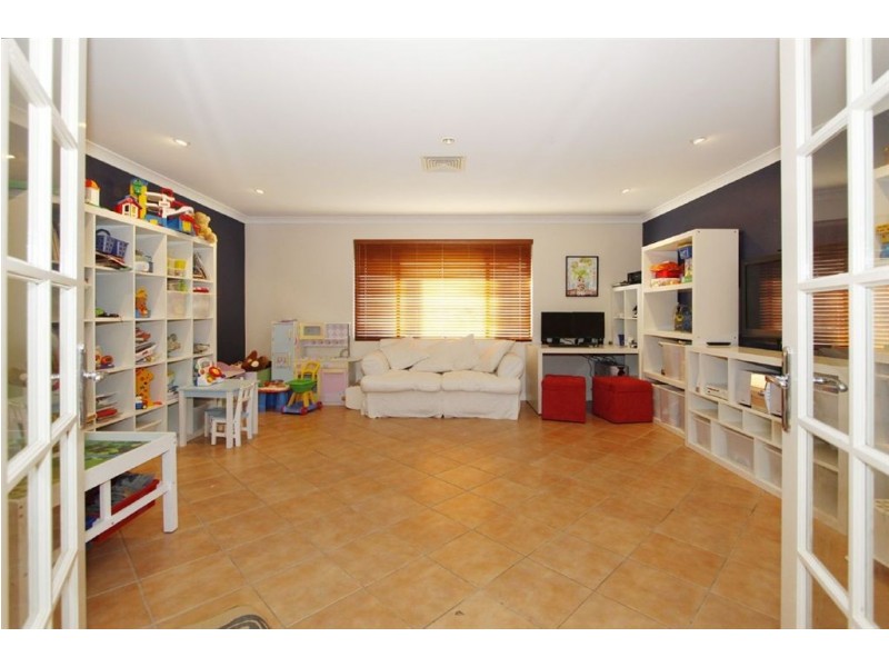 10 Mintaro Parade, Quinns Rocks WA 6030